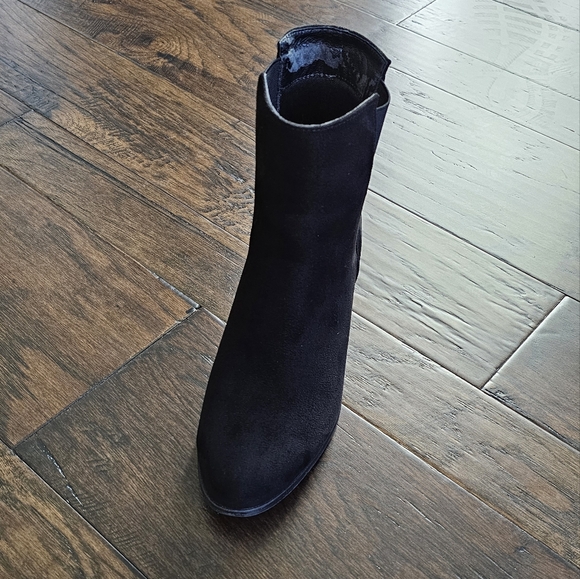 Black Faux Suede Booties Size 9 - Picture 7 of 12